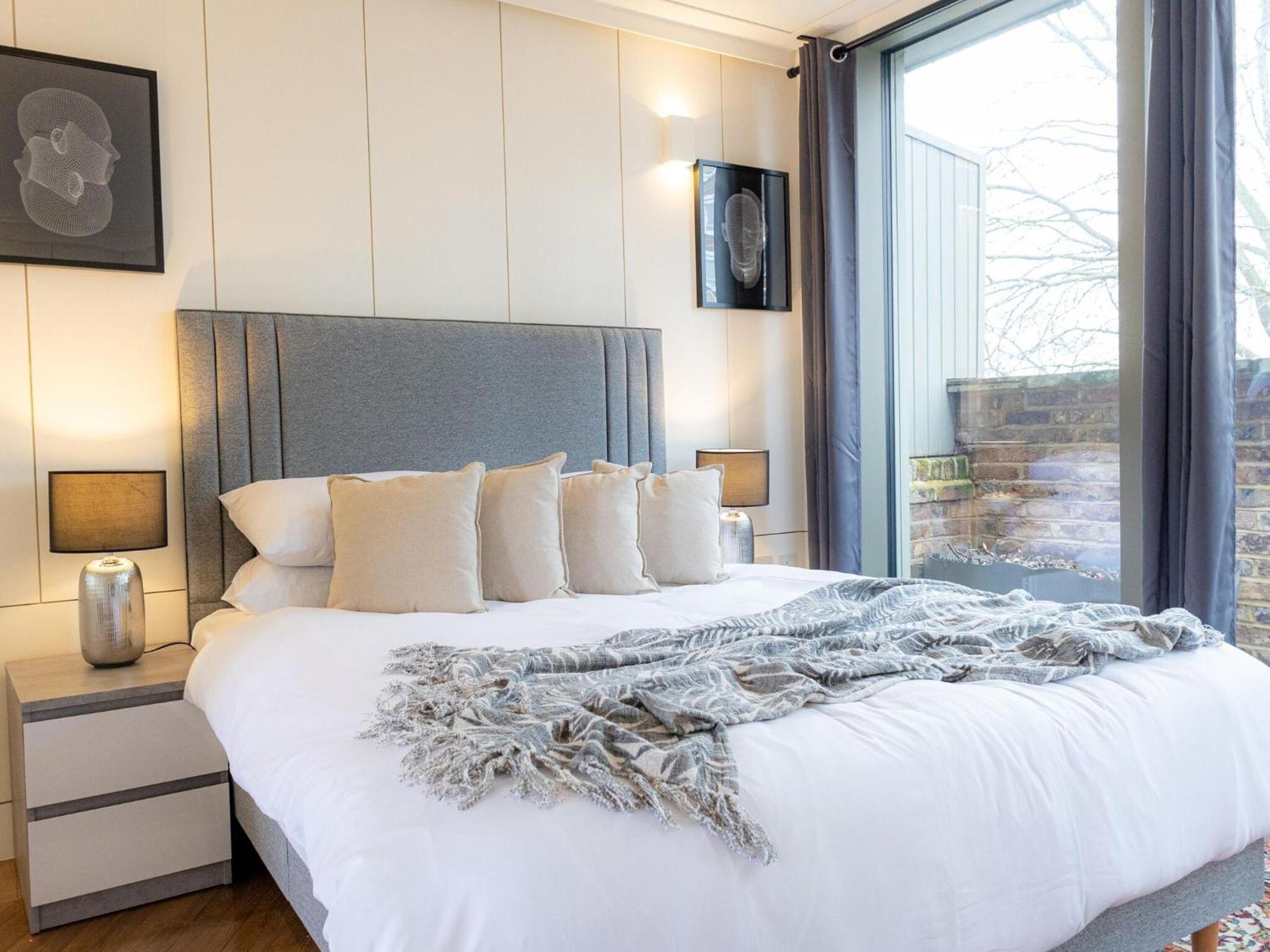 Modern Deluxe Five Bedroom House Near Chalk Farm Station By Belvilla Londra Esterno foto